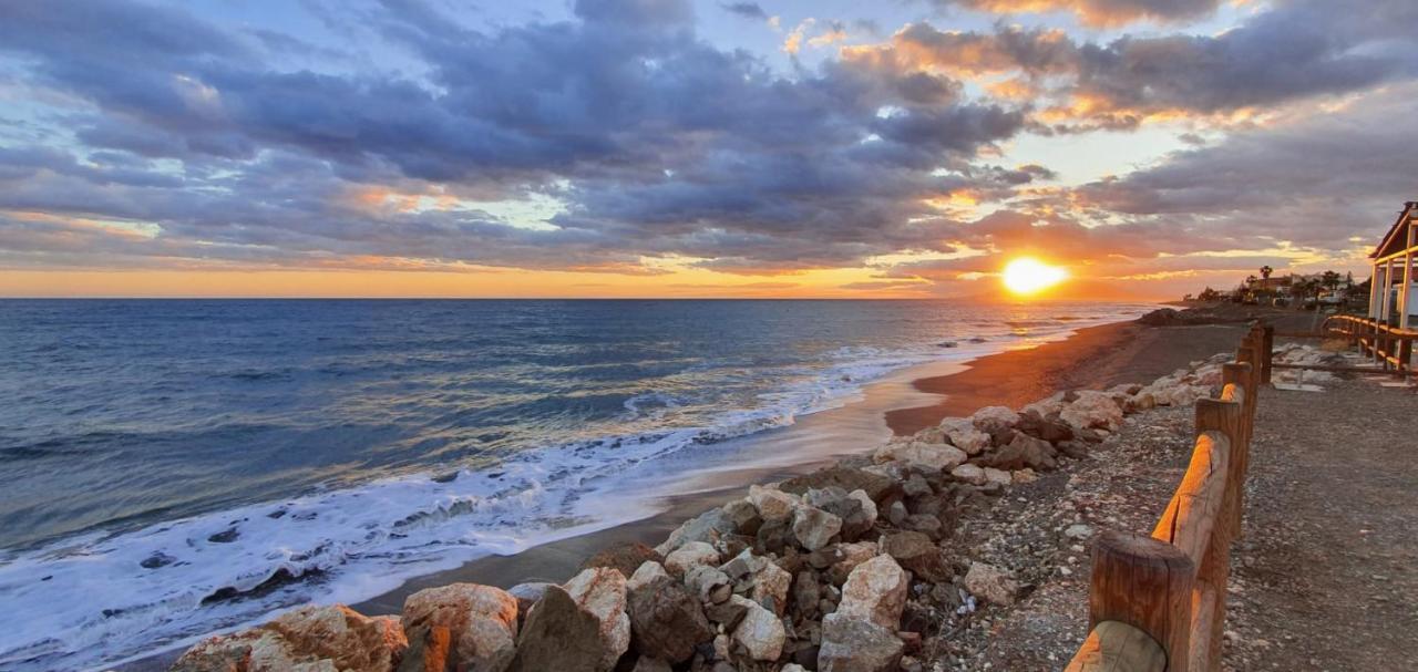 Suites Beach Nature 벨레즈 말라가 외부 사진